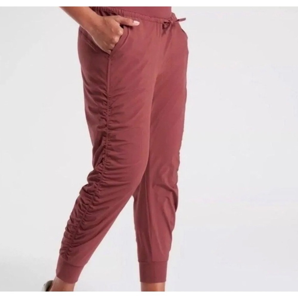 Athleta Attitude Lined Pants Maple Red Ruched Size 6 Warm Winter Hiking Climbing